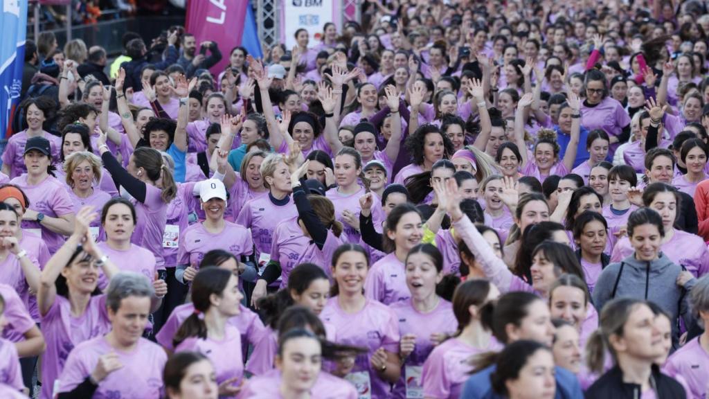 Miles de participantes en la 36.ª edición de la carrera popular de mujeres Lilatón