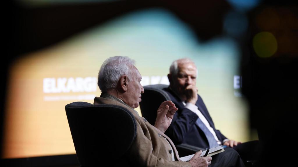 Los exministros, Josep Borrell (d), y José Manuel García-Margallo (i).