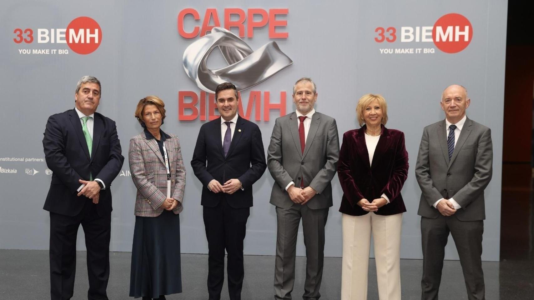 El consejero vasco de Industria, Transición Energética y Sostenibilidad, Mikel Jauregi, visita la Bienal de Máquina Herramienta en el BEC.