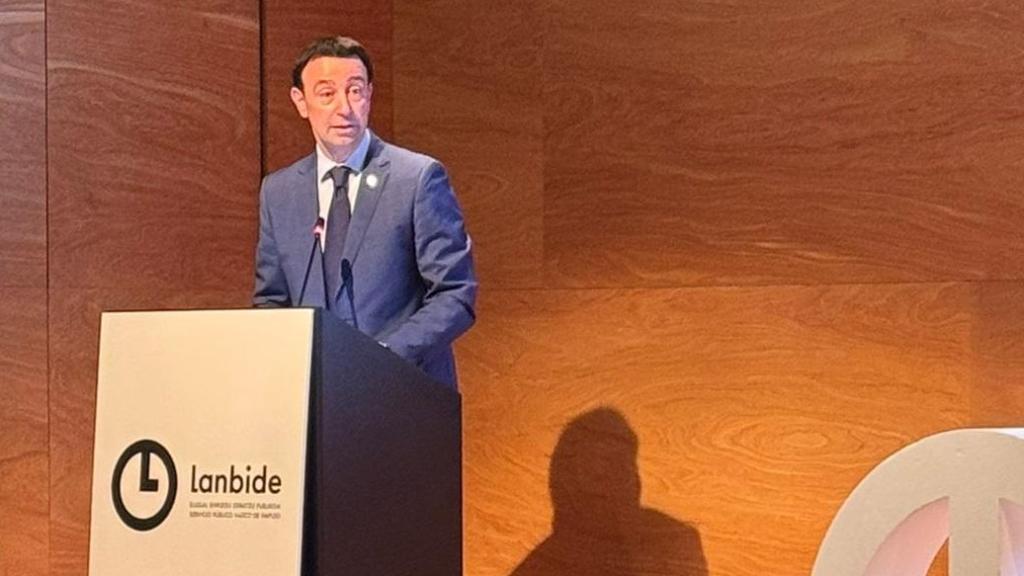 El vicelehendakari y consejero de Economía, Trabajo y Empleo, Mikel Torres, en la Bienal Internacional de Máquina-Herramienta, a 4 de marzo de 2026