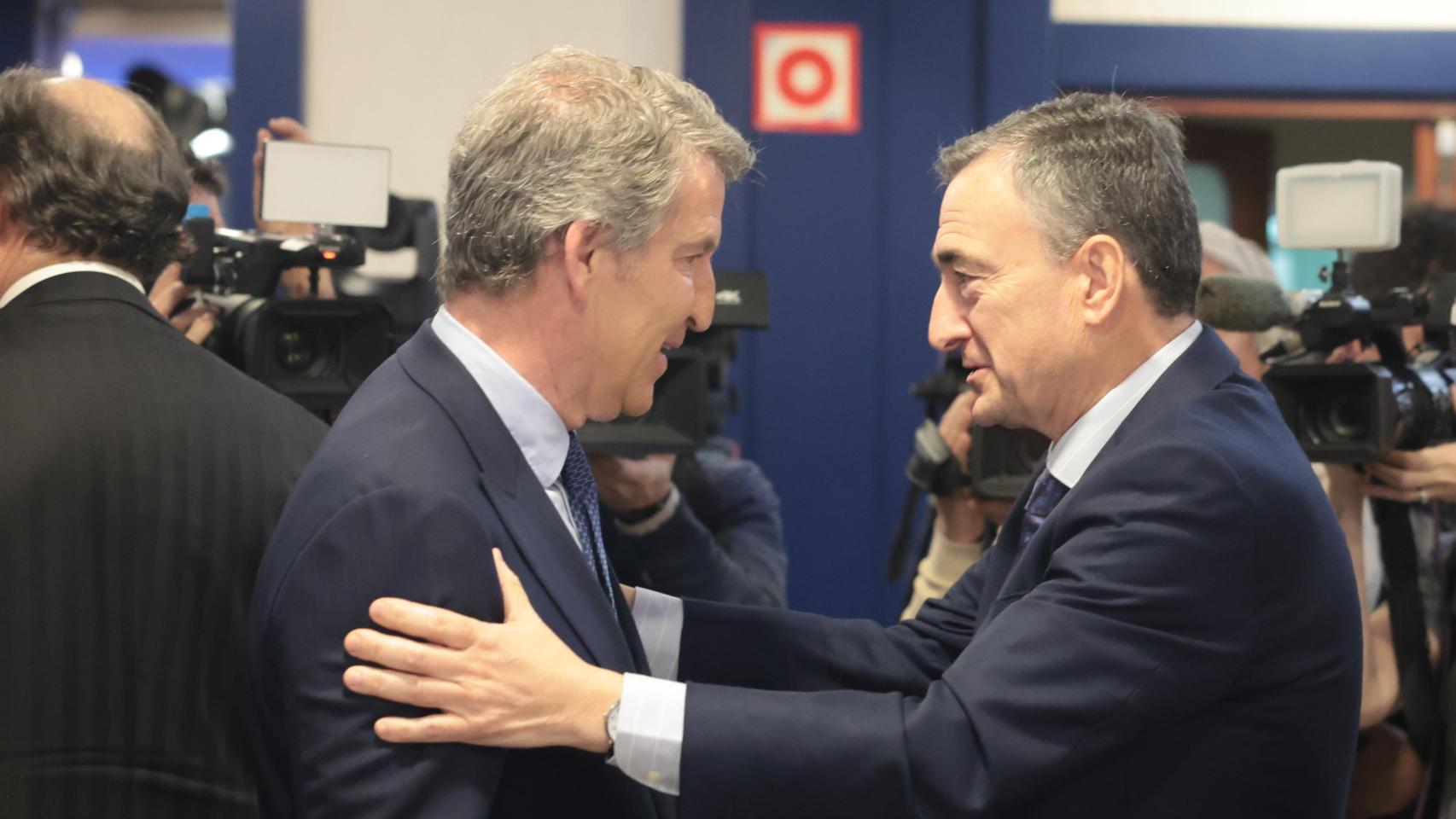 Feijóo y Esteban engrasan las relaciones del PP y el PNV ocho años después de la moción a Rajoy