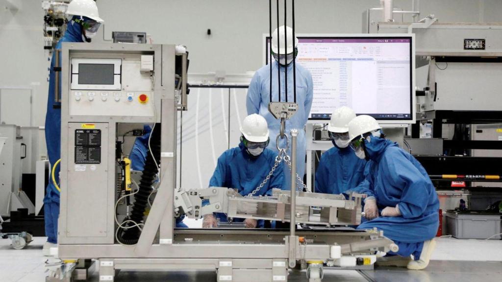 Trabajadores chinos, durante una jornada laboral.