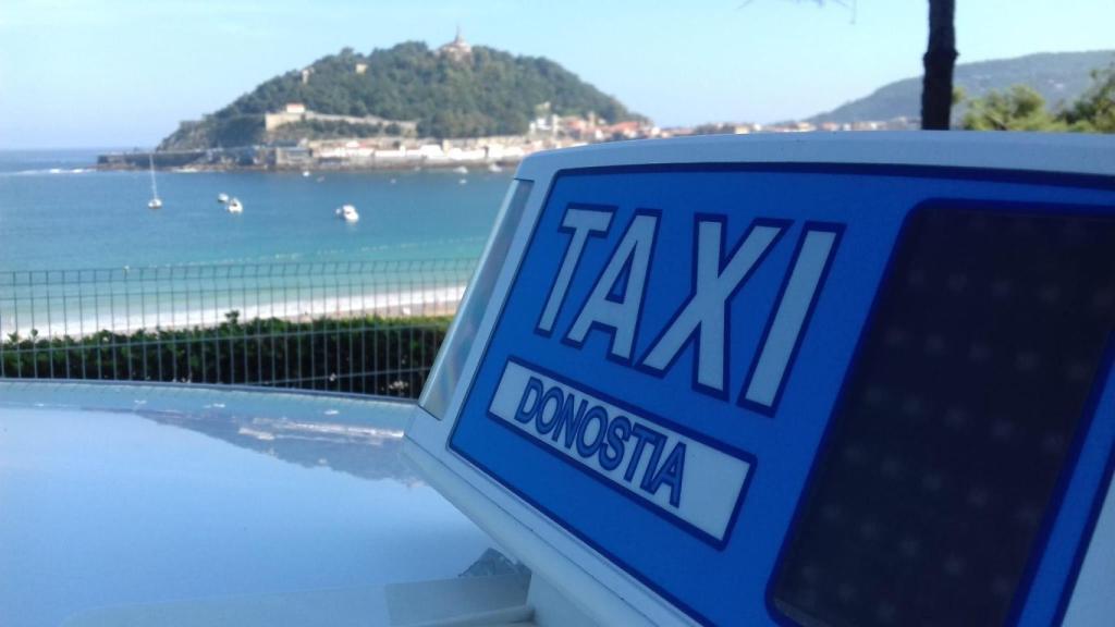 Imagen de un taxi de Donostia.