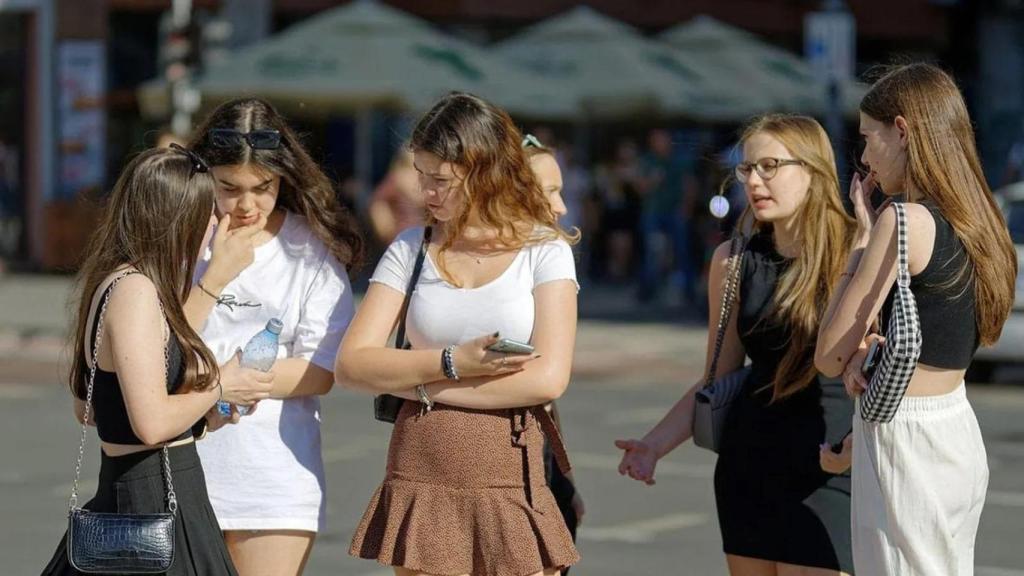 Grupo de chicas adolescentes en una imagen de archivo