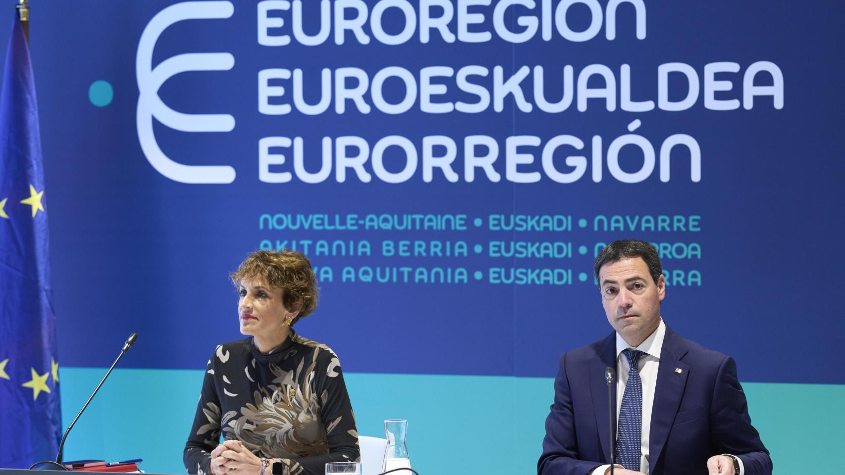 El lehendakari, Imanol Pradales, junto a la presidenta de Navarra, María Chivite