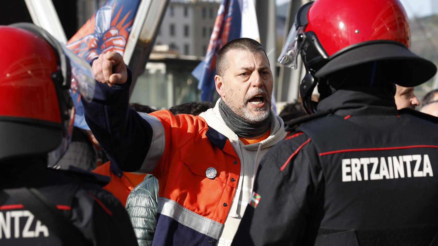 Trabajadores de Tubos Reunidos protestan este viernes en Bilbao mientras la mesa negociadora del Expediente de Regulación de Empleo