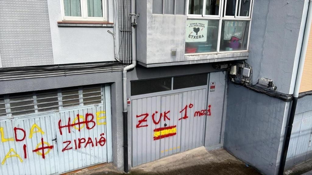 Pintadas contra la Policía en Hernani