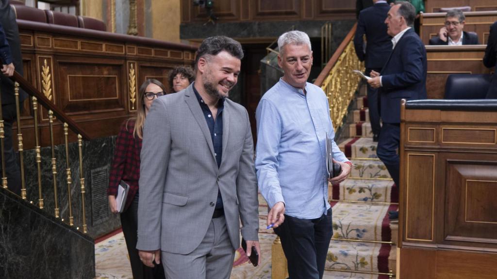 El portavoz de ERC en el Congreso, Gabriel Rufián, y el diputado de EH Bildu, Oskar Matute