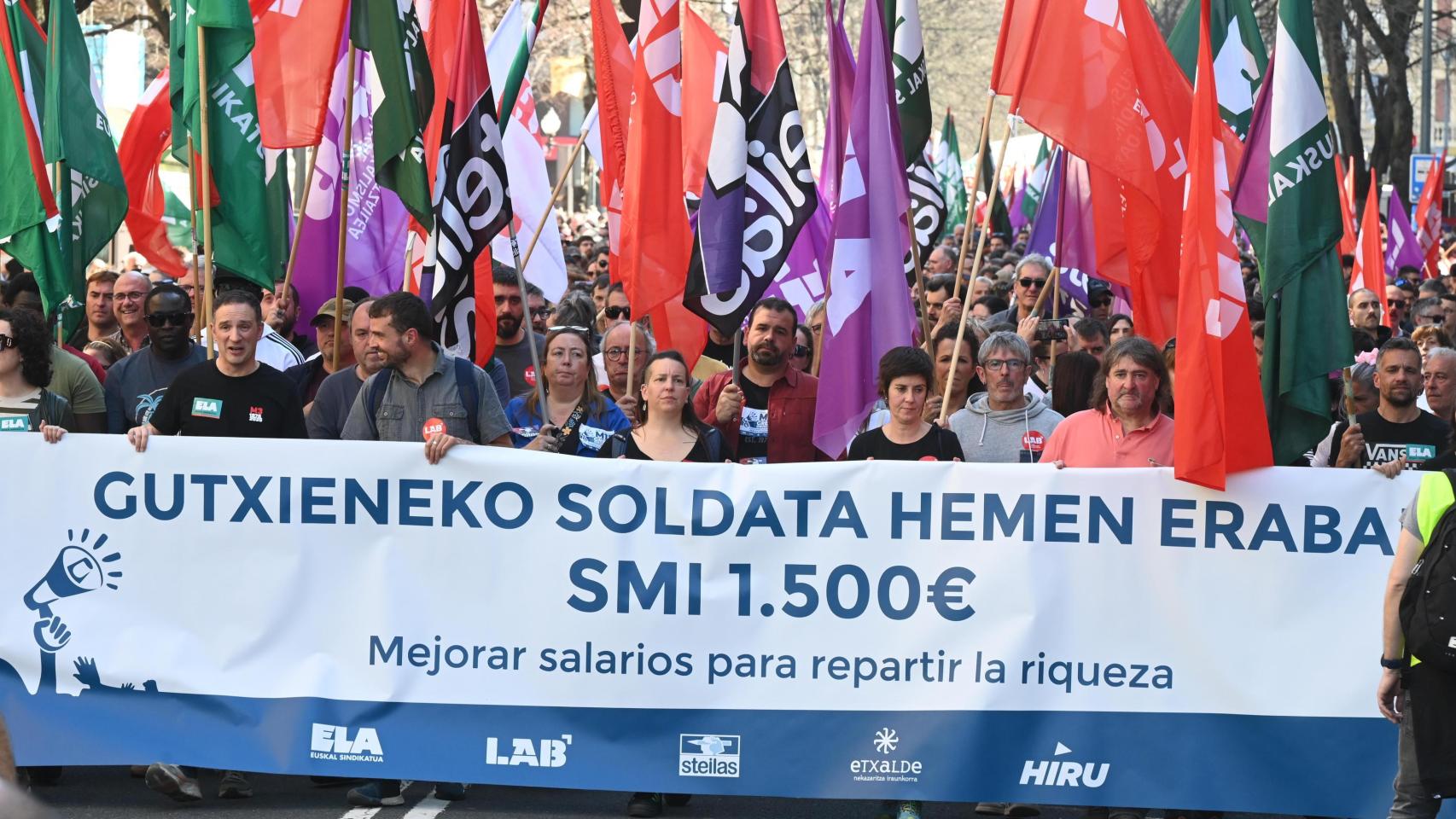 Manifestación en Bilbao por la huelga del 17 de marzo, con Mitxel Lakuntza e Igor Arroyo / E Press