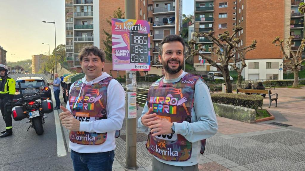 Eneko Andueza, junto al socialista Pau Blasi, en la 23.º edición de la Korrika