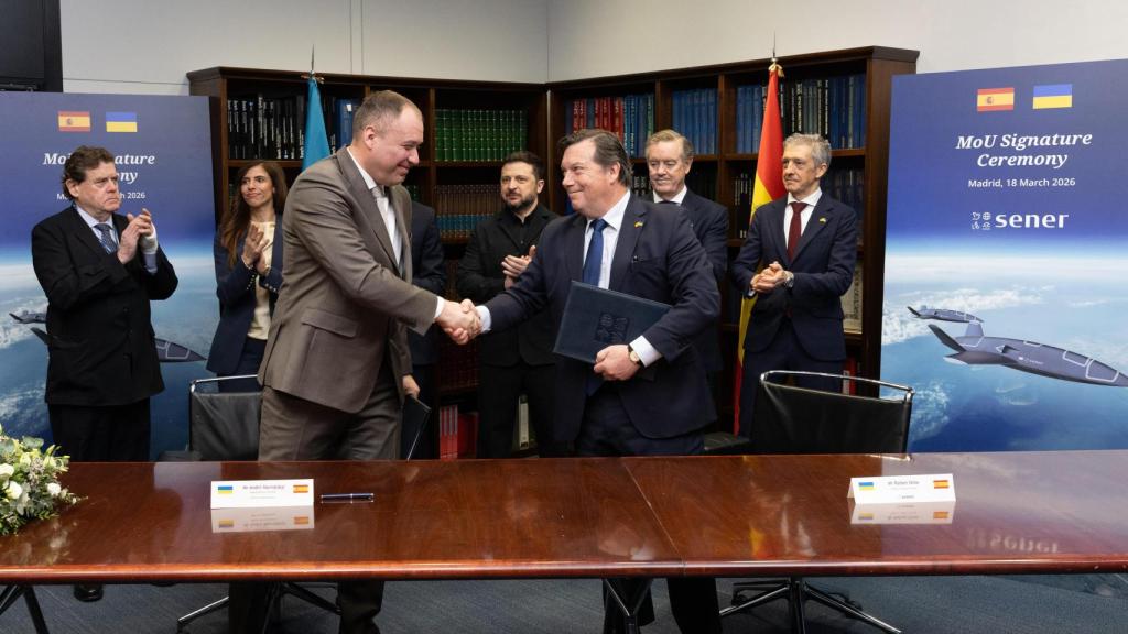 El presidente de Ucrania, Volodímir Zelenski, visita Sener para impulsar la colaboración industrial en Defensa con empresas ucranianas.