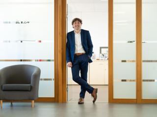El líder del PSE, Eneko Andueza, en la entrevista con Crónica Vasca.