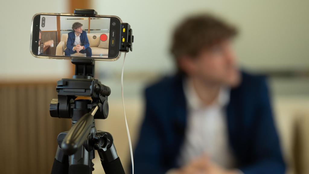 El líder del PSE, Eneko Andueza, en su entrevista con Crónica Vasca.