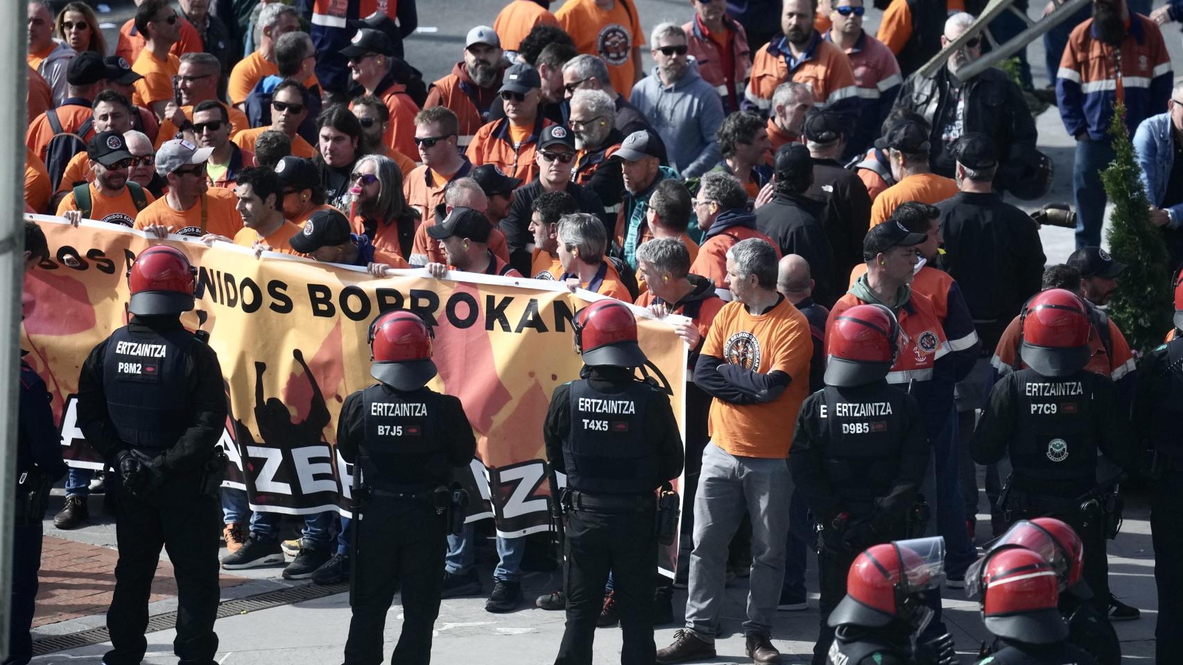 Concentración de Tubos Reunidos / H. Bilbao E. Press
