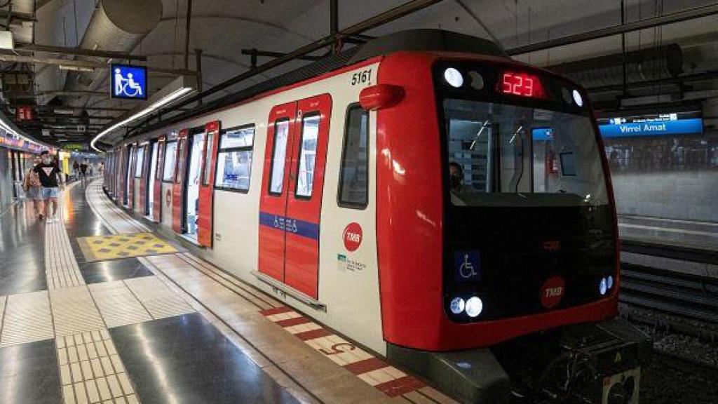 Imagen de un tren serie 5000 fabricado por CAF entre 2005 y 2007.