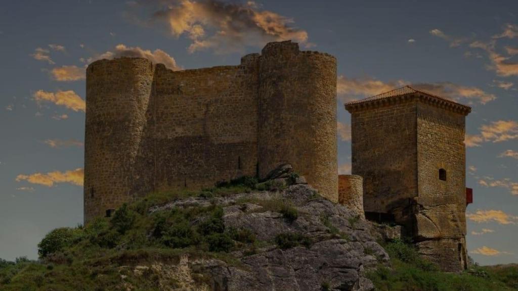 Las calles y plazas de Santa Gadea del Cid, salpicadas de casas y palacios, conservan su original ambiente medieval