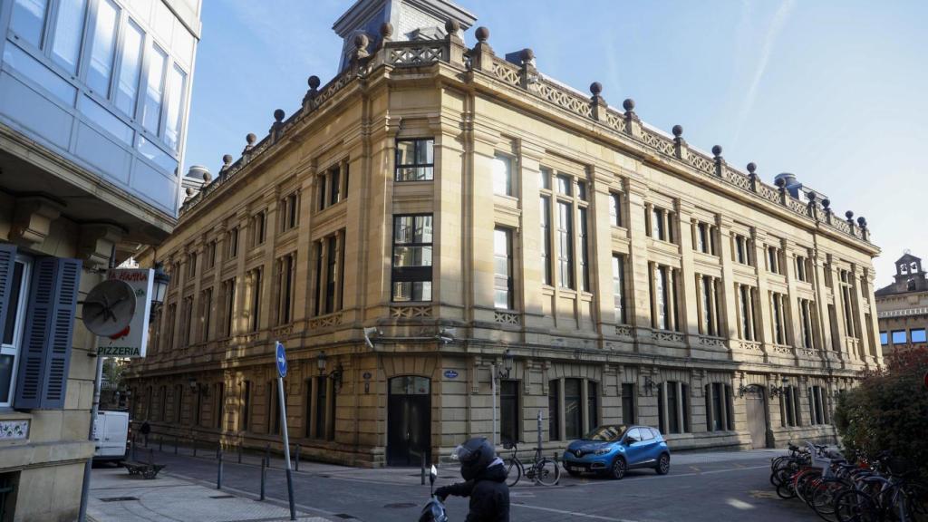 Vista de la Audiencia de Gipuzkoa donde este martes arranca el juicio contra un profesor para el que la Fiscalía solicita penas que suman 22 años de cárcel, acusado de solicitar favores sexuales a tres alumnas menores de edad de un centro educativo de Irun