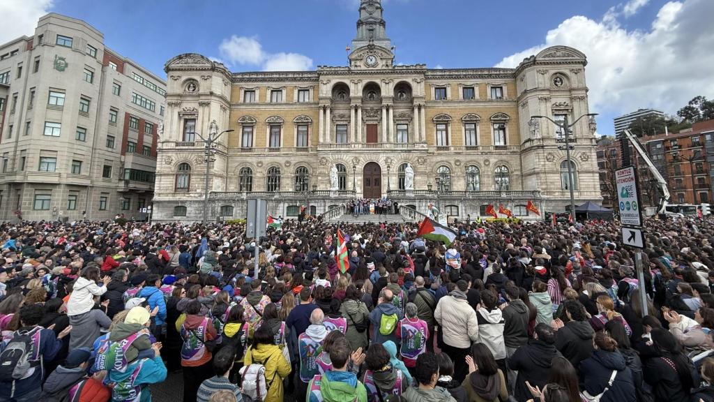 Final de la Korrika en el Ayuntamiento de Bilbao / EFE