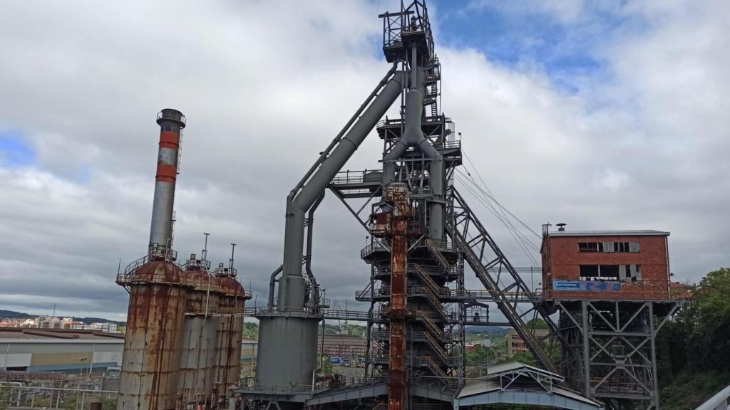 Alto horno de Altos Hornos de Vizcaya aun en pie en Sestao