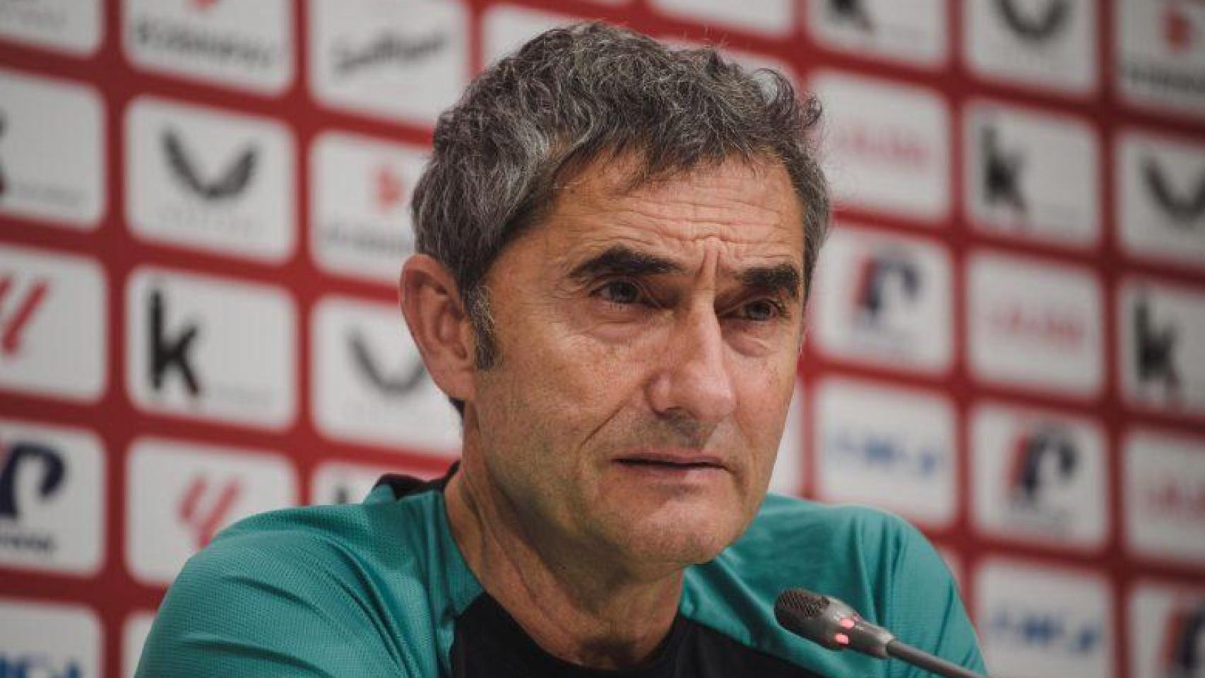 Ernesto Valverde, durante una rueda de prensa con el Athletic Club.