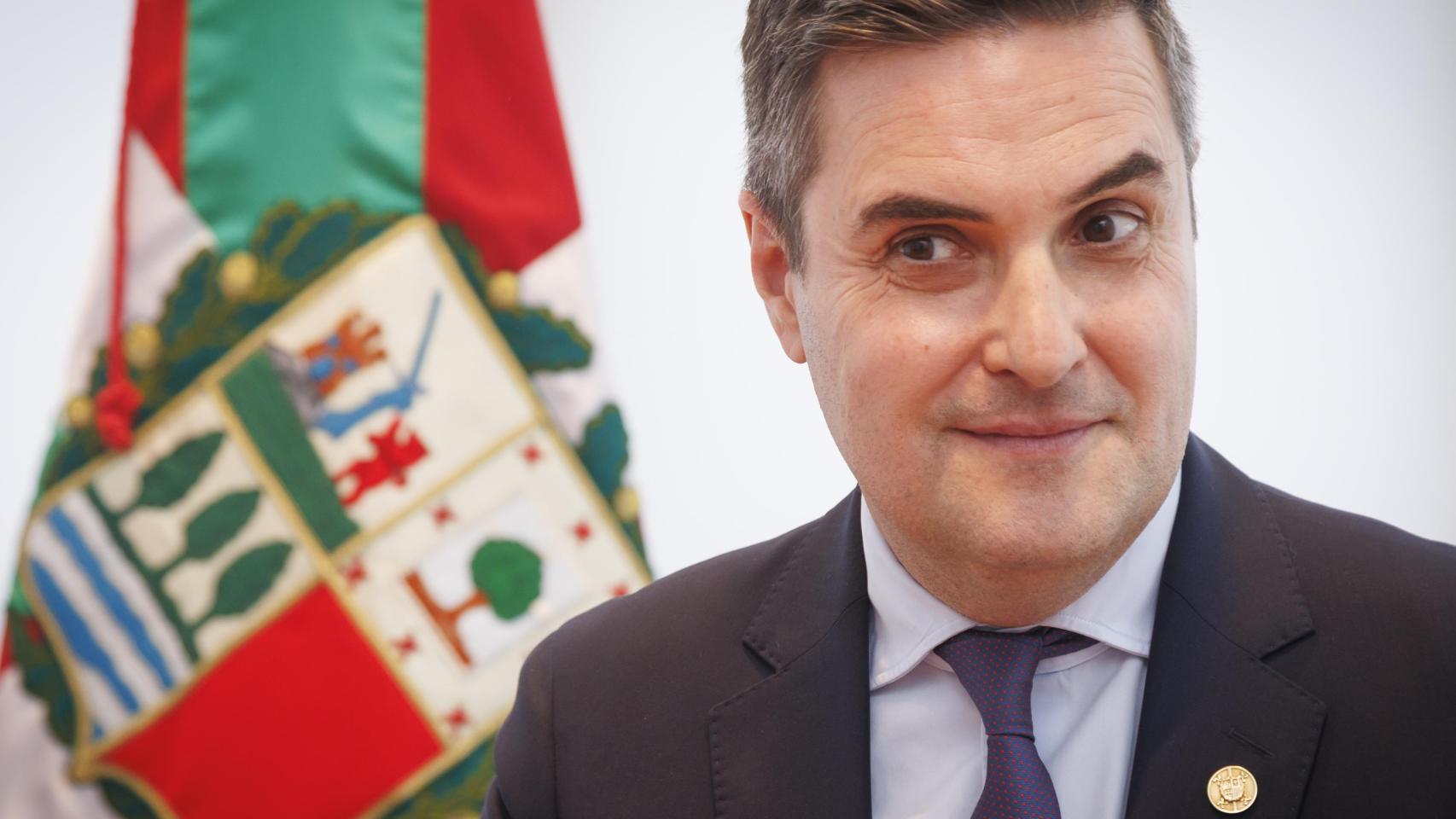 El consejero Jauregi, durante la entrevista / Araba Press