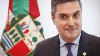 El consejero Jauregi, durante la entrevista / Araba Press