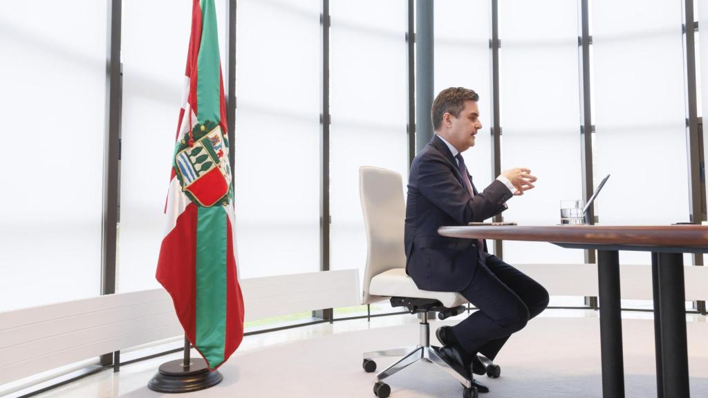 El consejero de Industria, Transición Energética y Sostenibilidad, Mikel Jauregi, en su entrevista a Crónica Vasca