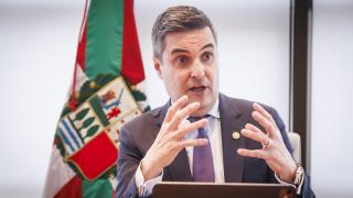 El consejero de Industria, Transición Energética y Sostenibilidad, Mikel Jauregi, en su entrevista a Crónica Vasca