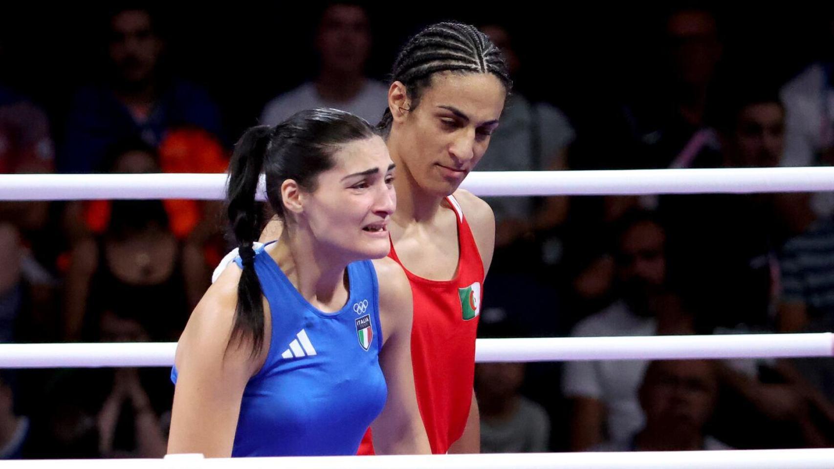 Imane Khelif, de rojo, y Ángela Carin, de azul.