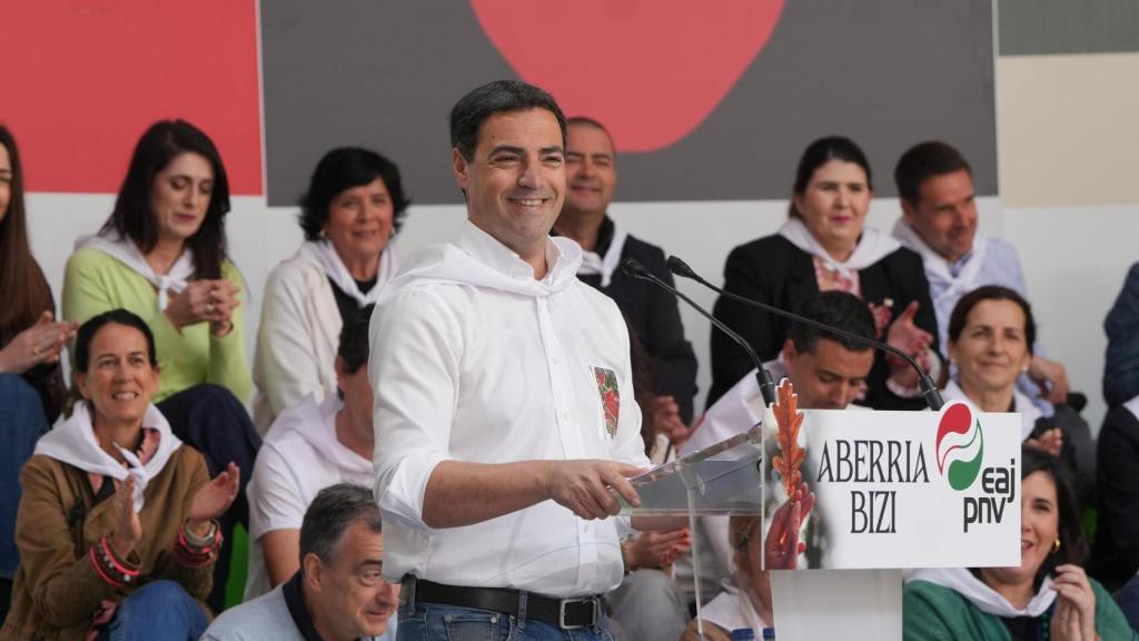 El lehendakari, Imanol Pradales, durante su interención el Aberri Eguna (Día de la Patria Vasca) este domingo en Bilbao