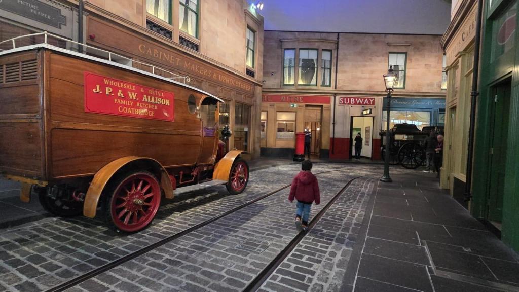 De entrada gratuita, el museo es el lugar perfecto para adultos apasionados de cualquier tipo de vehículo y para niños curiosos