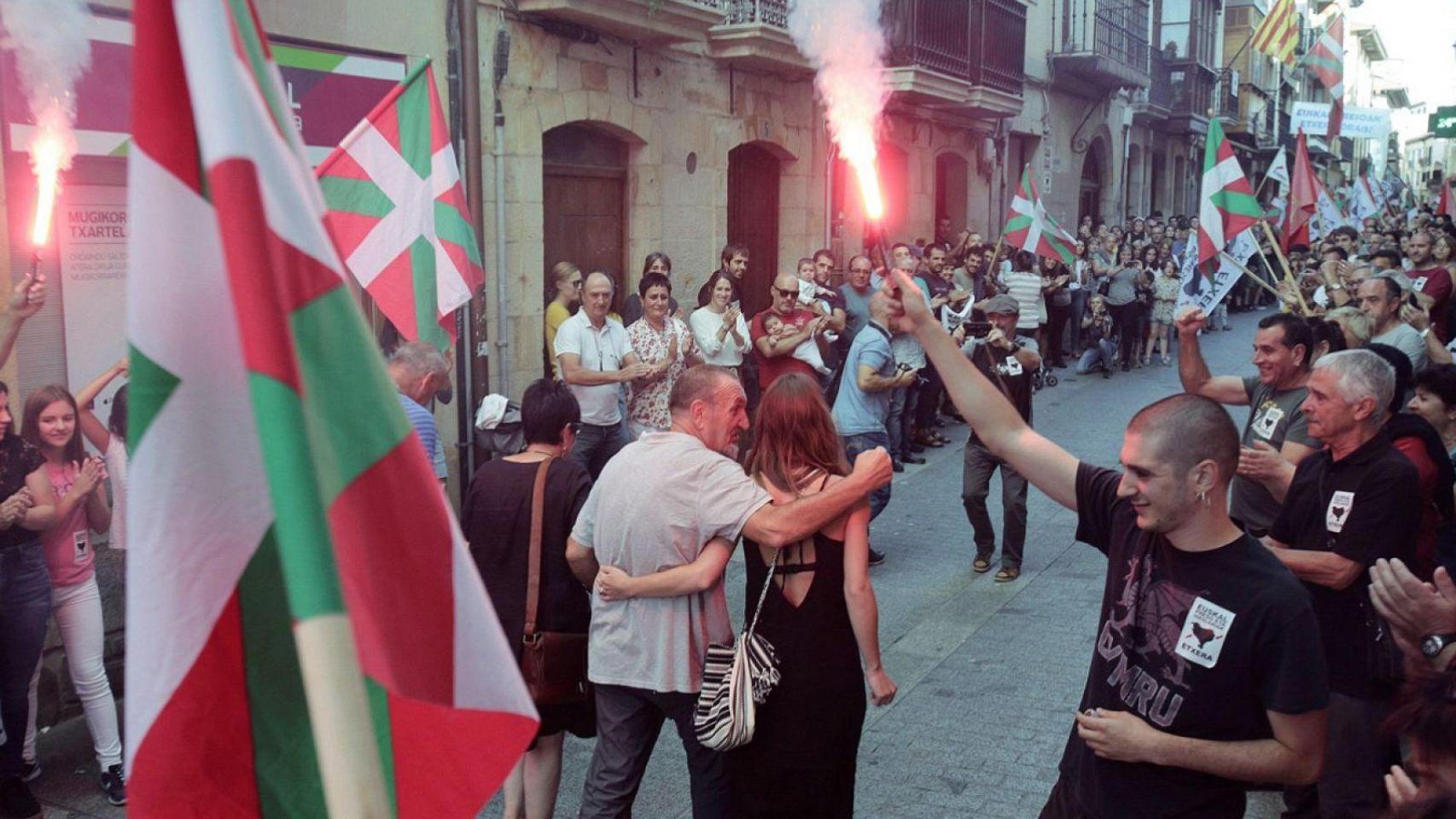 Recibimiento, en julio de 2019, al expreso de ETA Xabier Ugarte en Oñati