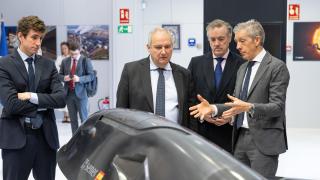 Jorge Sendagorta y Andrés Sendagorta, CEO y presidente de Sener, junto al ministro de Industria Jordi Hereu