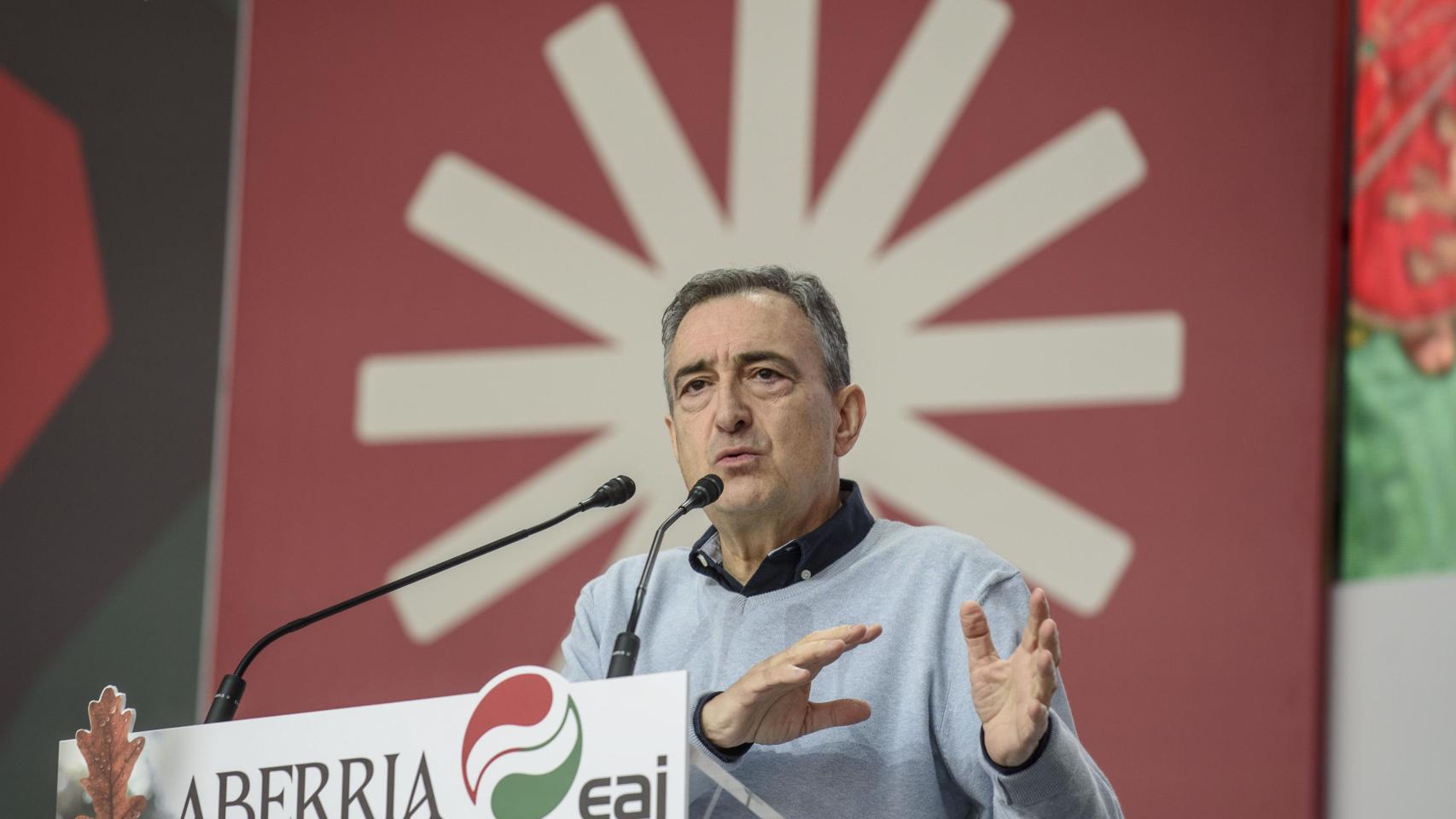 Esteban, año I en Sabin Etxea: de rostro amable en Madrid a batirse el cobre por el PNV en Euskadi