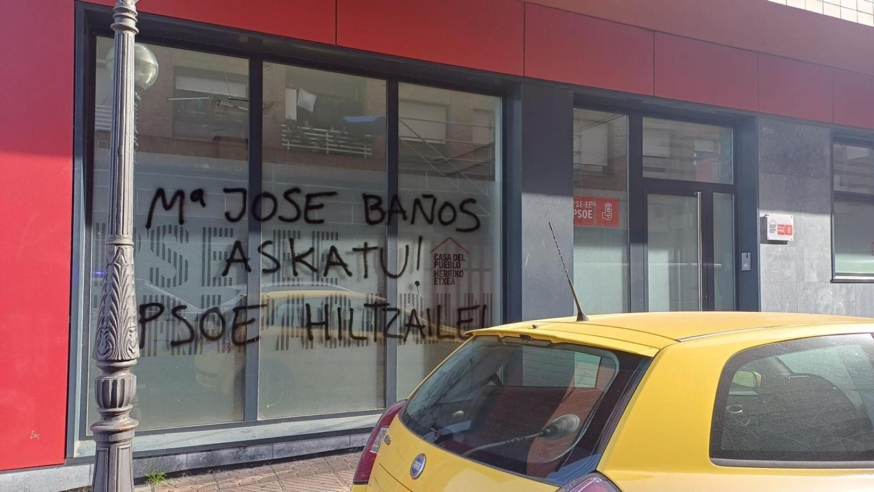 Nuevas pintadas en las sedes del PSE de Bizkaia