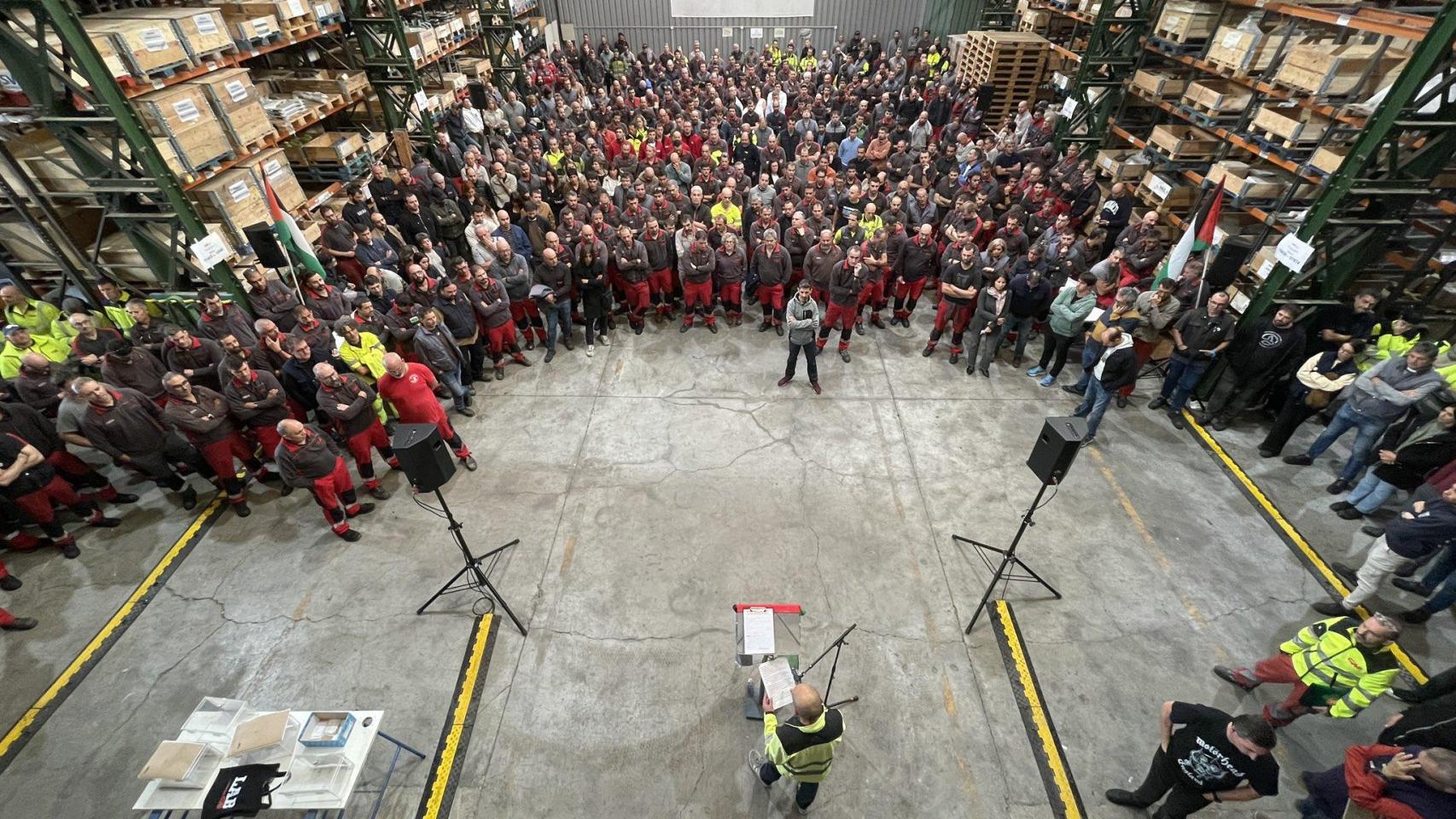 Los trabajadores de CAF, durante el último paro realizado en las instalaciones de Beasain.