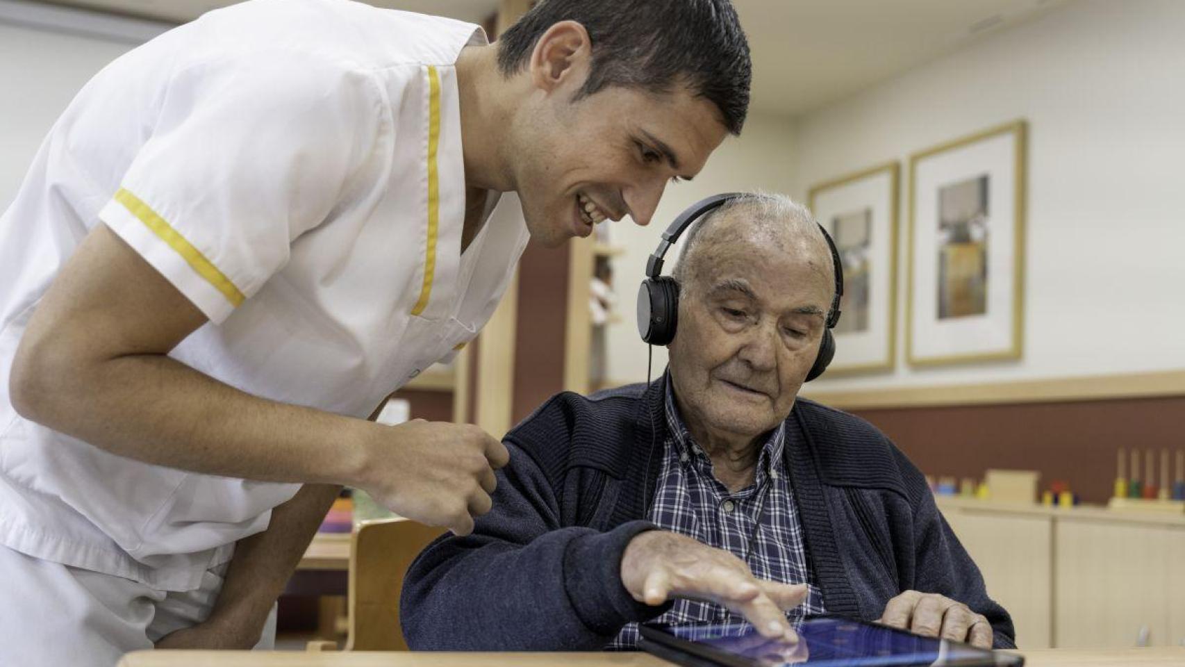 España avanza hacia un modelo de cuidados más humanizado con impulso institucional y social