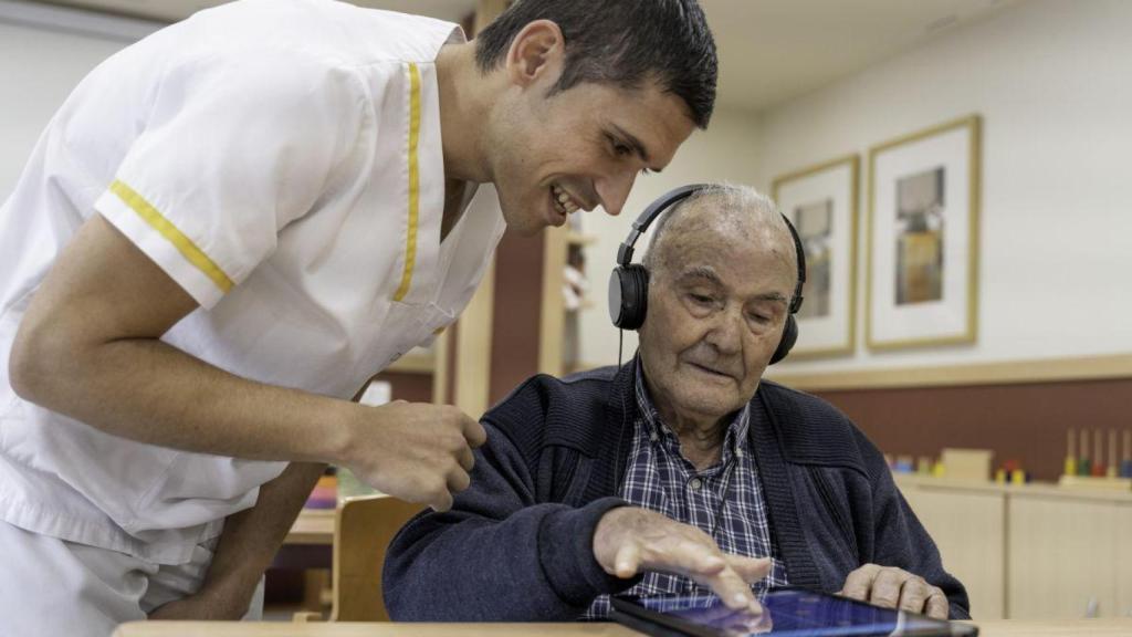 España avanza hacia un modelo de cuidados más humanizado con impulso institucional y social