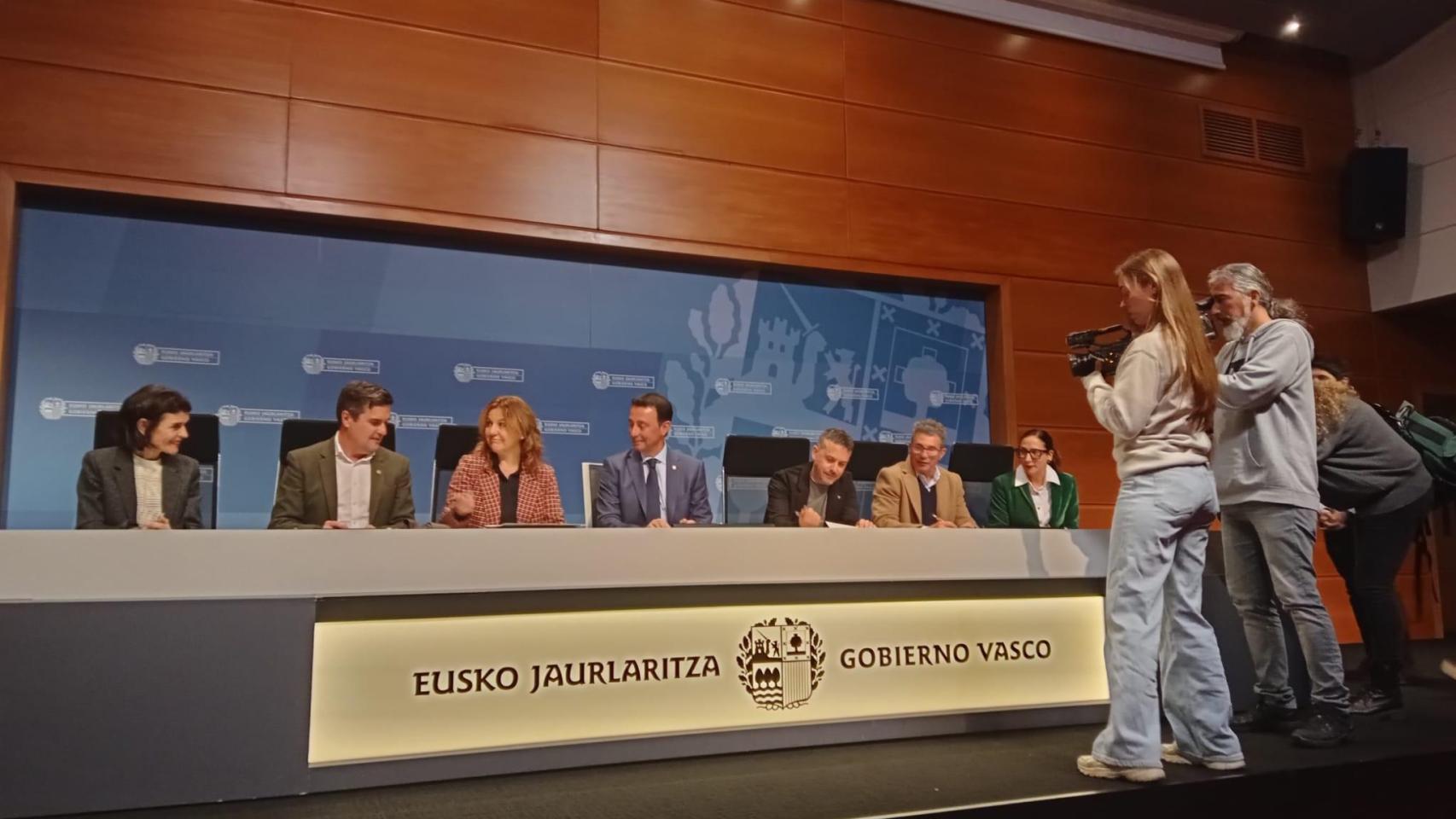 El Gobierno vasco, CCOO, UGT y Confebask anuncian acuerdos en el marco del diálogo social / E Press