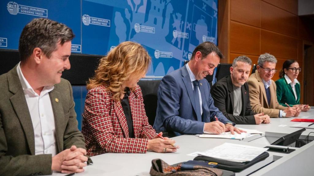El Gobierno vasco, CCOO, UGT y Confebask anuncian acuerdos en el marco del diálogo social / E Press