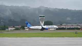 EuropaPress_6766511_llegada_primer_vuelo_regular_operado_united_airlines_bilbao_nueva_york.jpg