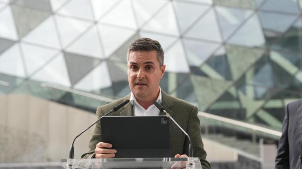 Mikel Jauregi, durante su visita a las instalaciones de Orona.