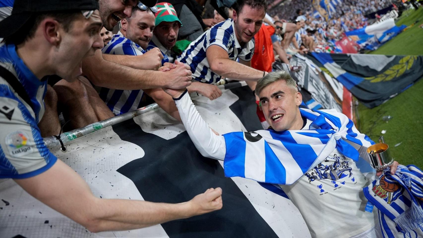 Ander Barrenetxea celebra el título en la Cartuja