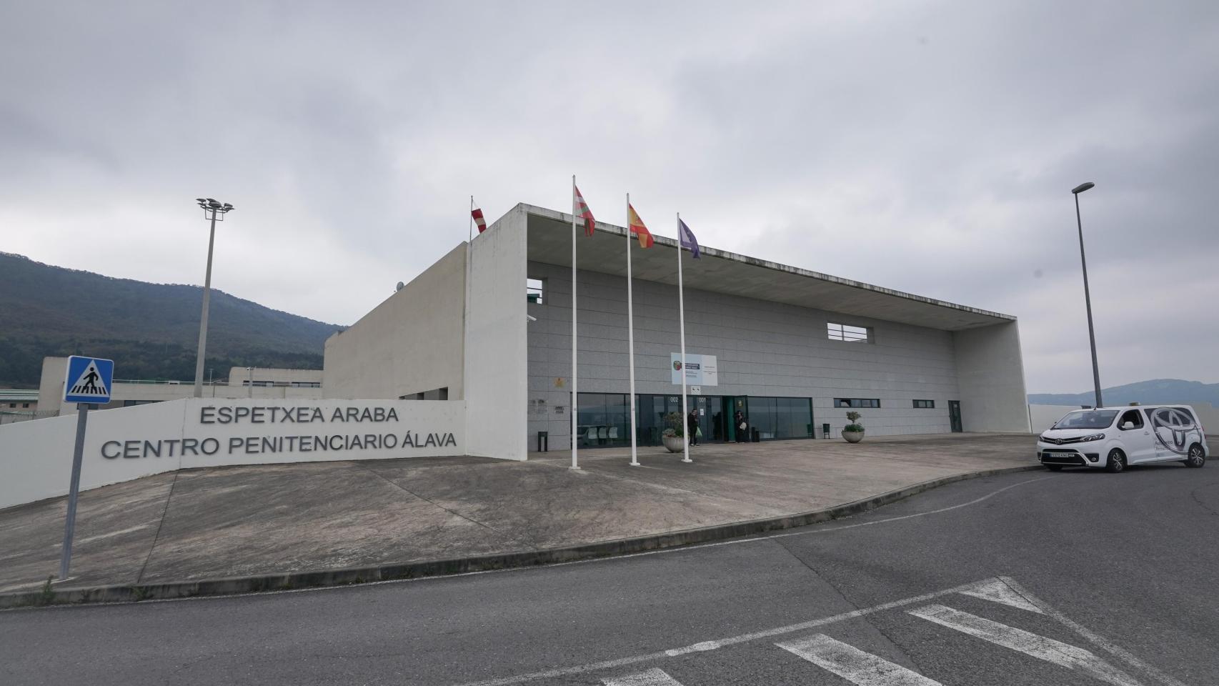 Entrada del centro penitenciario de Zaballa, en Nanclares de la Oca (Álava)