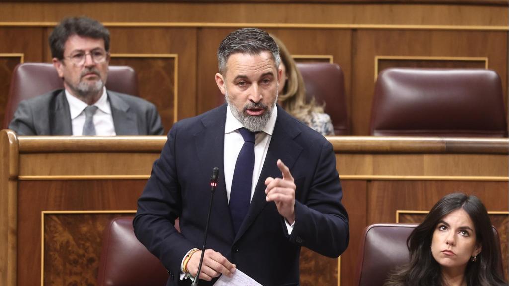 El presidente de VOX, Santiago Abascal, durante una sesión de control al Gobierno, en el Congreso, a 25 de marzo de 2026