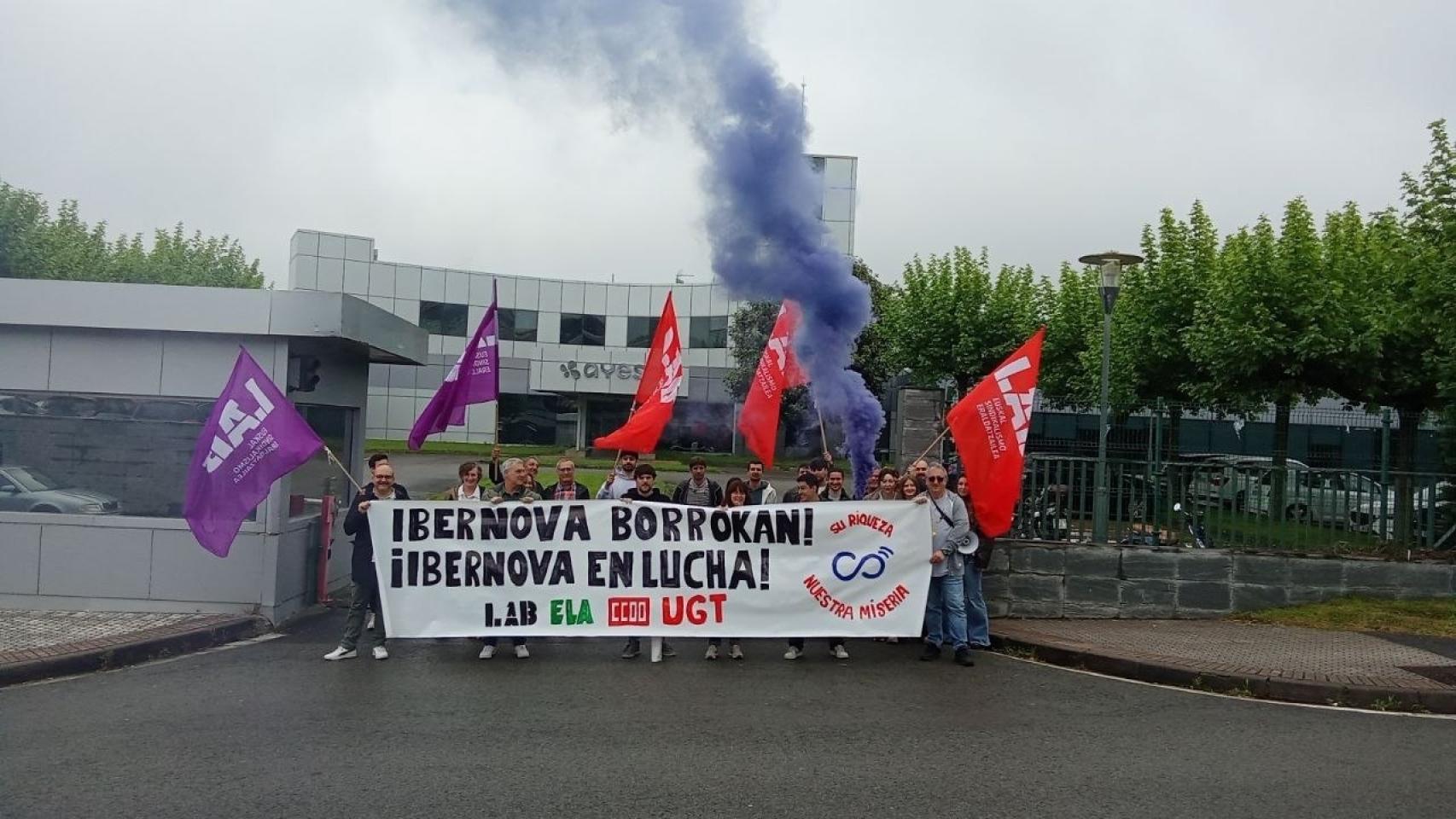 Concentración de trabajadores de Ibernova.