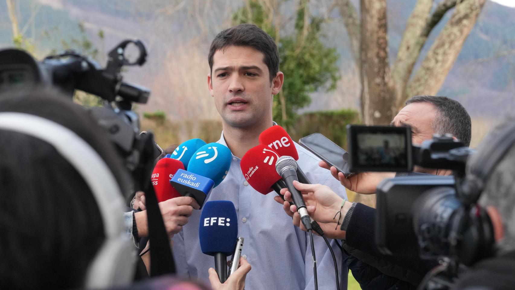 El portavoz del PNV en el Parlamento vasco, Joseba Díez Antxustegi