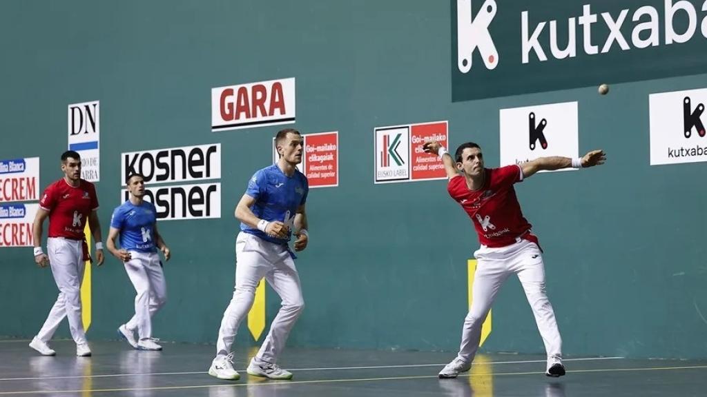 Varios pelotaris, durante un torneo este año.