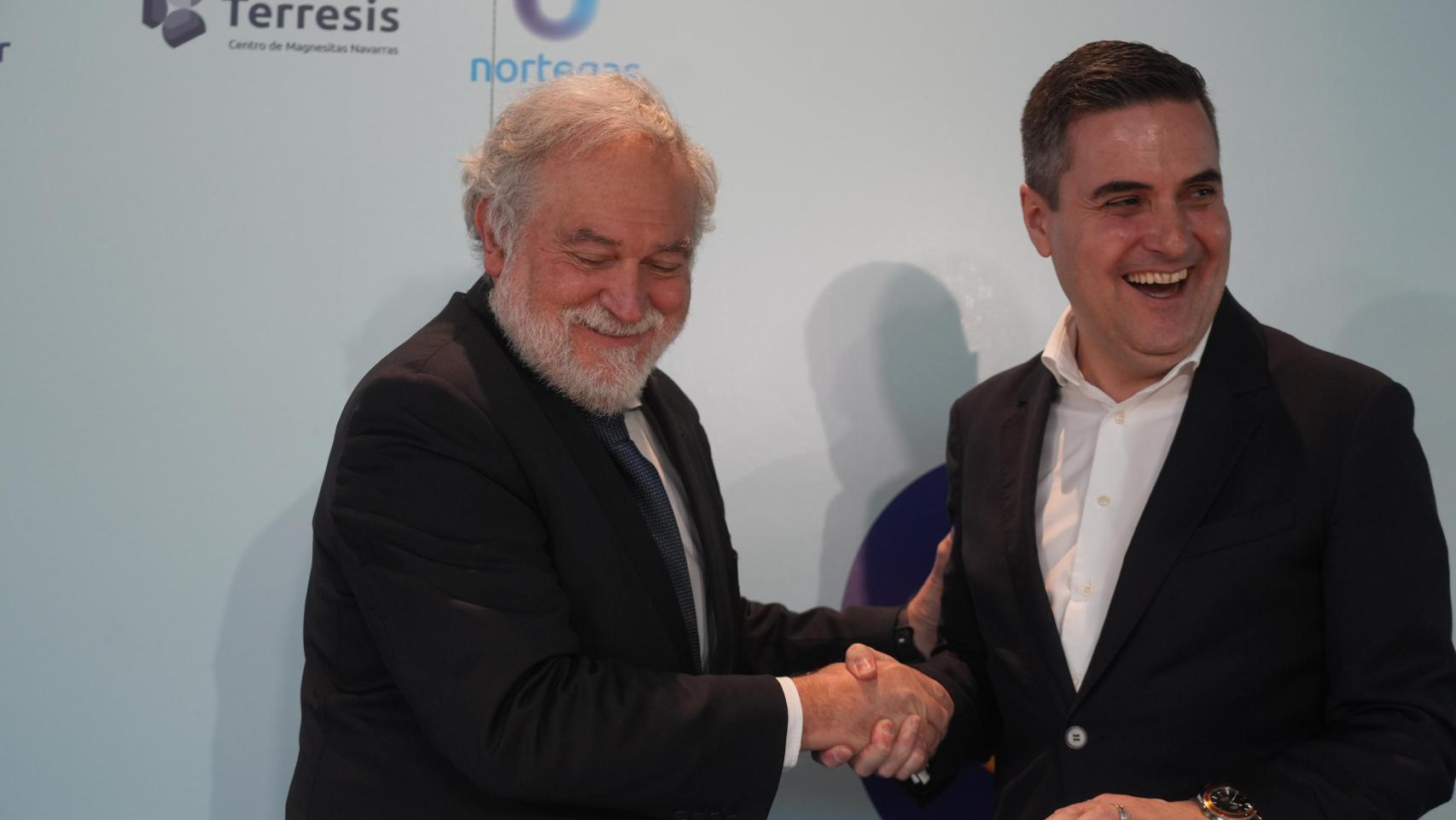 José Ignacio Zudaire, CEO de Petronor, con el consejero Mikel Jauregi / H. Bilbao Europa Press