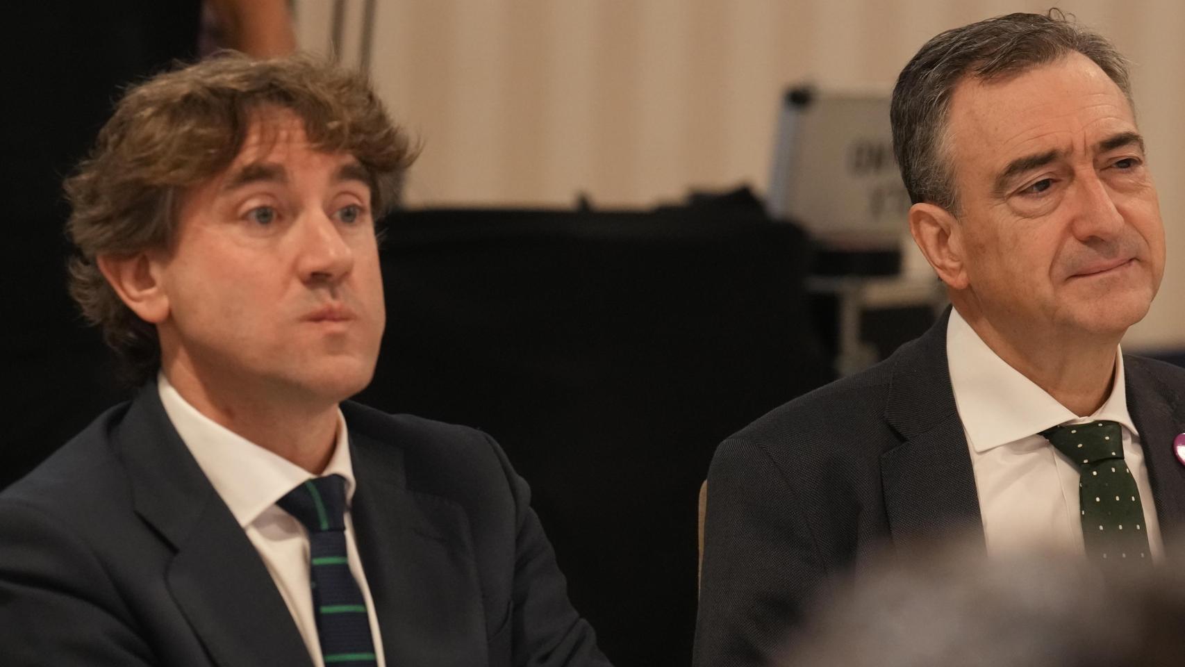 El secretario general del PSE-EE, Eneko Andueza, y el presidente del PNV, Aitor Esteban